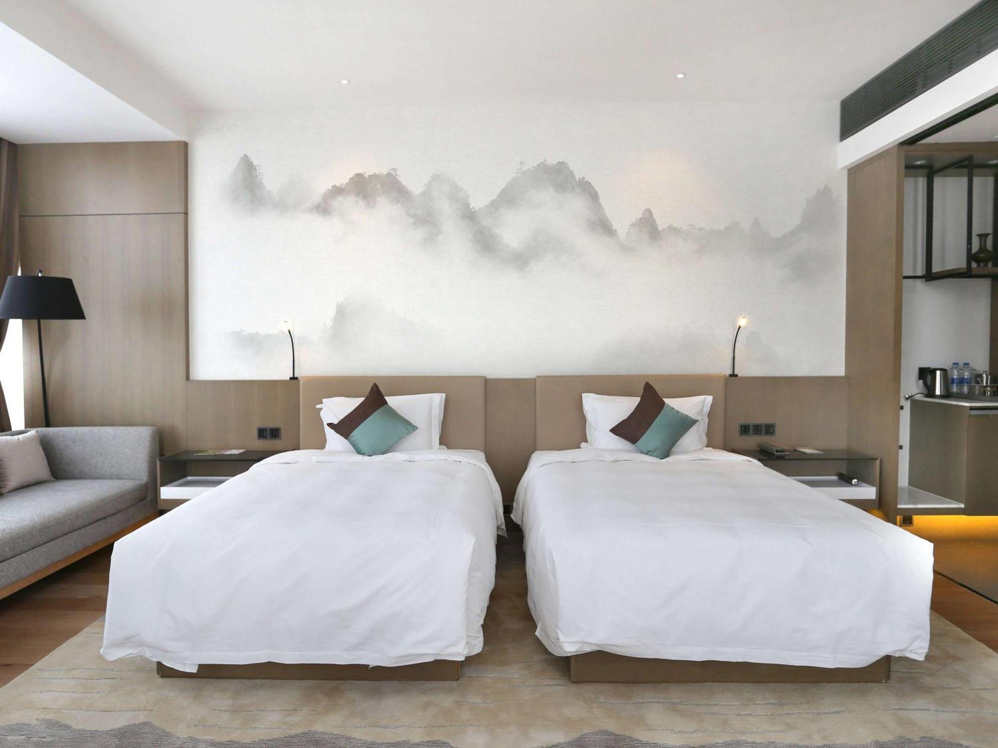Novotel Deqing Bagian luar foto