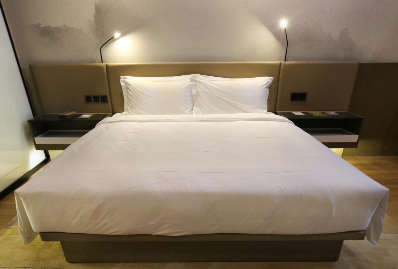Novotel Deqing Bagian luar foto