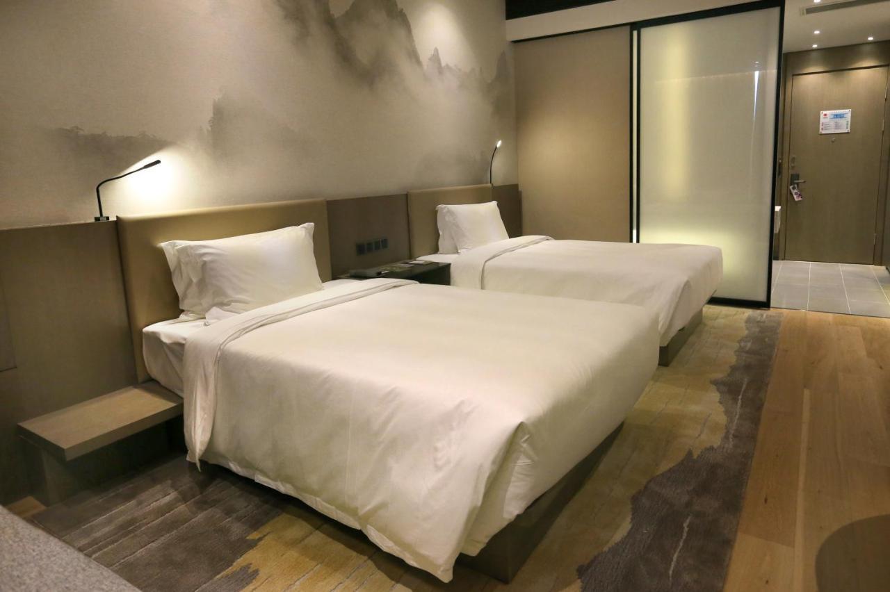 Novotel Deqing Bagian luar foto